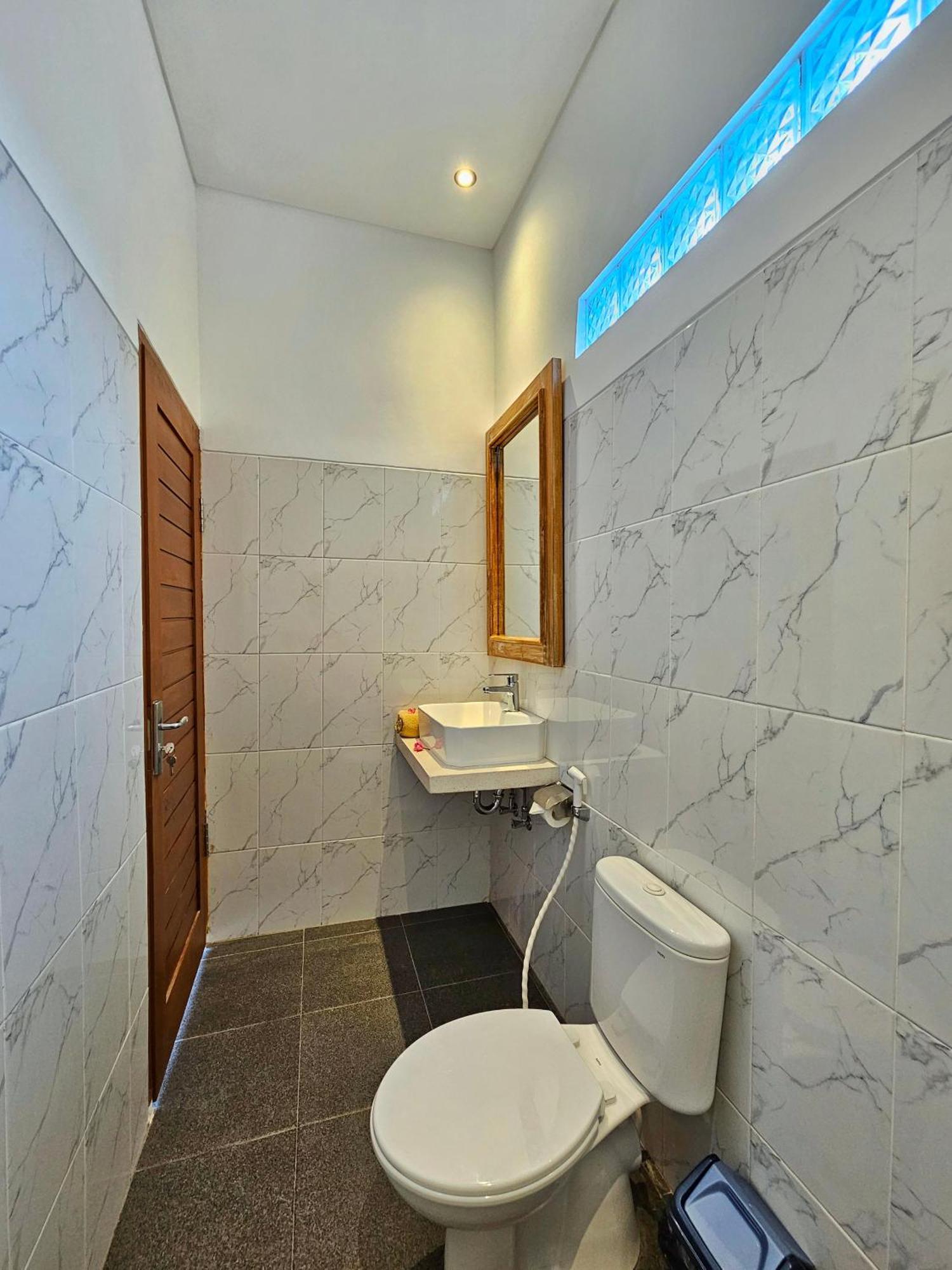 Dewi Putri House Hotel Ubud Exterior foto