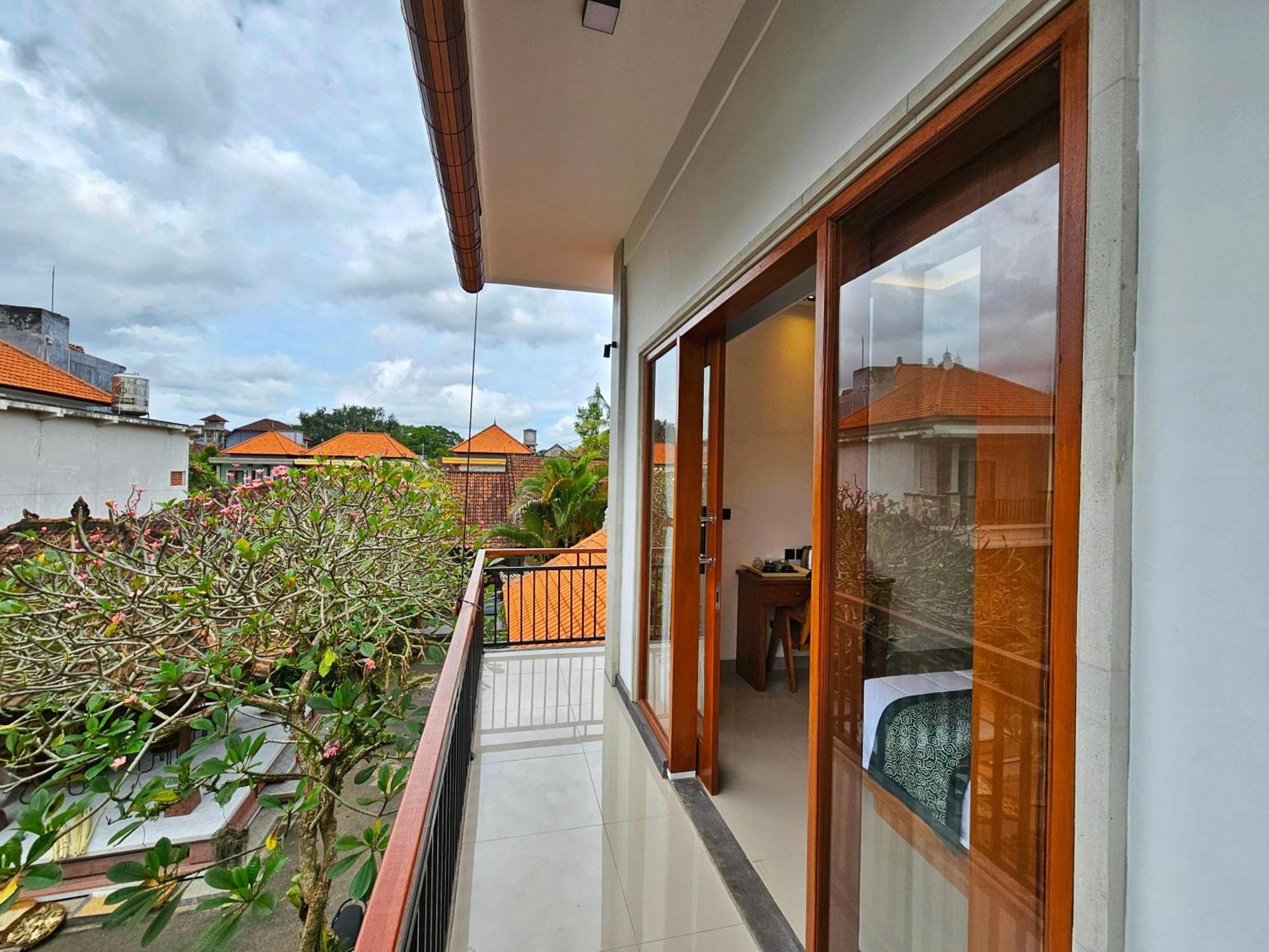 Dewi Putri House Hotel Ubud Exterior foto